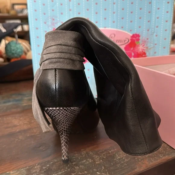 Poetic License Femininity M060 snake skin Hill - Picture 3 of 5